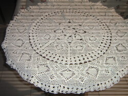 Csodaszép horgolt kerek kézimunka terítő