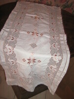 Csodaszép hímzett szőttes tulipános terítő