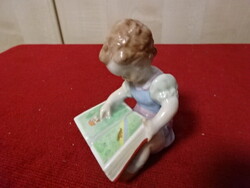 Herendi porcelán figura, könyvet olvasó kislány, magassága 7,5 cm. Jókai