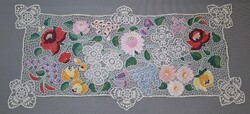 Riselt  kalocsai áttört  terítő ,  méret 73 x 33 cm.