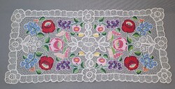 Riselt  kalocsai áttört terítő  70 x 33 cm.
