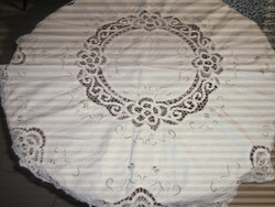 Gyönyörű vintage stílusú riselt virágos kerek terítő