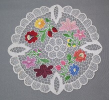 Riselt  kalocsai áttört kőr  terítő ,  átmérő 30  cm.