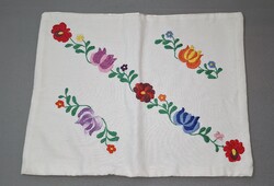 Hímzett kalocsai díszpárna huzat 44 x 34 cm.