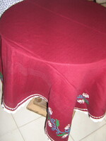 Gyönyörű hímzett horgolt csipkés szélű szőttes terítő