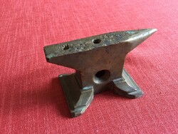 Hagyatékból órás, ékszerész ülő rézből