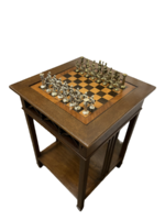 Klasszikus, átfordítható lapos sakkasztal / játékasztal ókori sereget mintázó fém sakk figurákkal