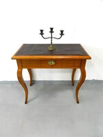 Neobarokk kisméretű fiókos konzolasztal