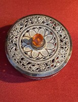 Klasszicista stílusú áttört fém díszdoboz – üvegbetét nélkül