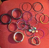 Színes karkötő csomag – bohém és modern darabok