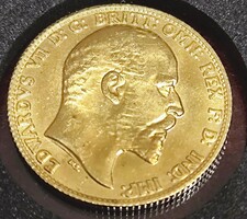 VII. Edward brit uralkodót ábrázoló hengerelt arany sovereign érme.Kapszulában