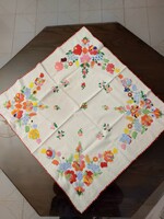 Hímzett kalocsai terítő