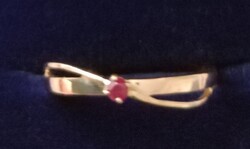 14  k dekoratív női arany  gyűrű természetes rubin kővel