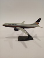 Boeing 737 , műanyag repülő