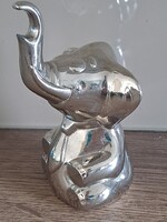 Elefánt alakú sörnyitó, sörbontó