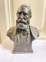 Kiss József (1875–1936) Trefort Ágoston mellszobor, bronz 23x12x27cm