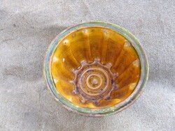 Régi konyhai eszköz cserép sütőforma kalács sütő