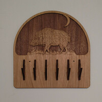 Fali kulcstartó vaddisznó motívummal – fa kulcstartó vadászoknak