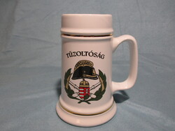 Porcelán tűzoltó sörös korsó