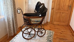 Ritka porcelán fogantyús babakocsi, szecessziós jelleggel