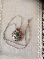 Valentinra:   Féldrágaköves ezüstözött indiai ötvös  medál  + lánc - malachit, lápisz lazuli, korall