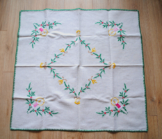KARÁCSONYI, ADVENTI MINTÁS KÉZZEL HÍMZETT LENVÁSZON SZŐTTES ABROSZ, TERÍTŐ