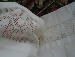 Új párnahuzat 80 x 73 cm. horgolt betéttel.