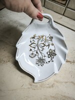 Német porcelán kínáló, levél alakú mogyoró kínáló eladó!