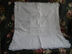 Párnahuzat   vertcsipke széllel 70 x 46 cm.