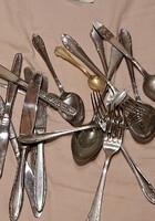 „Gyűjtői evőeszköz válogatás – retró mintás kanalak, villák, kések”