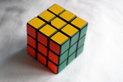 Rubik kocka 3 x 3 cm soros klasszik , használt , régi 5,5 x 5,5 x 5,5 cm