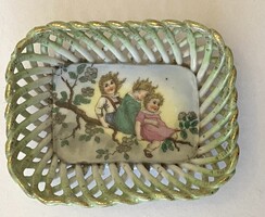 3 GYEREK HINTÁZIK, SPAGETTI SZÉLŰ, ANTIK PORCELÁN TÁL 9.2 X 7.2 X 3 CM