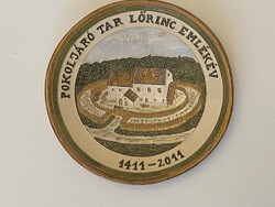 POKOLJÁRÓ TAR LŐRINC 2011, ANTAL GERGELY KERÁMIKUS KERÁMIA FALITÁL 17.5 CM