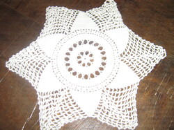 Csodaszép horgolt kerek fehér csipke terítő