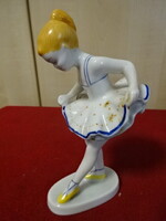 Hollóházi porcelán figura, táncoló balerina, magassága 13,5 cm. Jókai