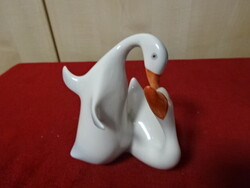 Hollóházi porcelán figura, kézzel festett hattyúpár, magassága 10 cm. Jókai