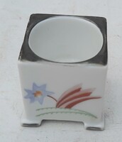 Kedves kis porcelán gyertyatartó