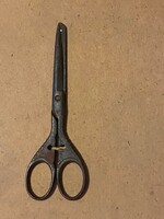 Régi olló - apácaolló. Csukva kereszt ábrázolás rajzolódik ki. Mérete: 16x 6 cm