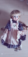 Porcelán fejű díszbaba – 29 cm – szép ruhában