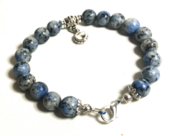 Szodalit drágakő karkötő tibeti ezüst kiegészítőkkel