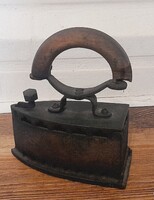 Kis méretű faszenes vasaló, 15 cm