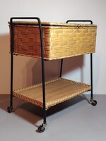 Rockabilly rattan kisasztal kerekeken 1950 ALKUDHATÓ