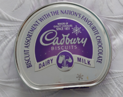 Régi,retro fémdoboz  angol Cadbury tejtermékes kekszes doboz, bádoggyűjtők, keksz tároló