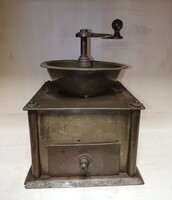 Antik nagyméretű A. R. monogrammos réz daráló