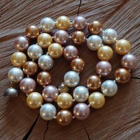 Nagyon szép pasztell  színű shell pearl, kagylógyöngy nyaklánc, mágneses gömbkapoccsal