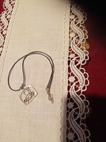 Retro iparművész ezüstözött réz veterán autó medál új  fekete bőrszíjon