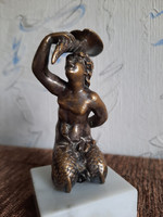 Triton kagylókürttel