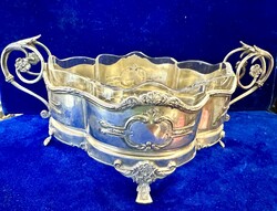 Asztalközép ezüst üveggel!