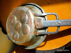 Antik tojás sütő nyeles tepsi (ónozott vörösréz, kovácsoltvas nyéllel)