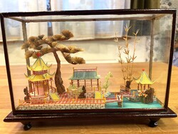 Antik kínai dioráma 3D kép régi miniatűr tájkép lakkozott fa üvegvitrinben